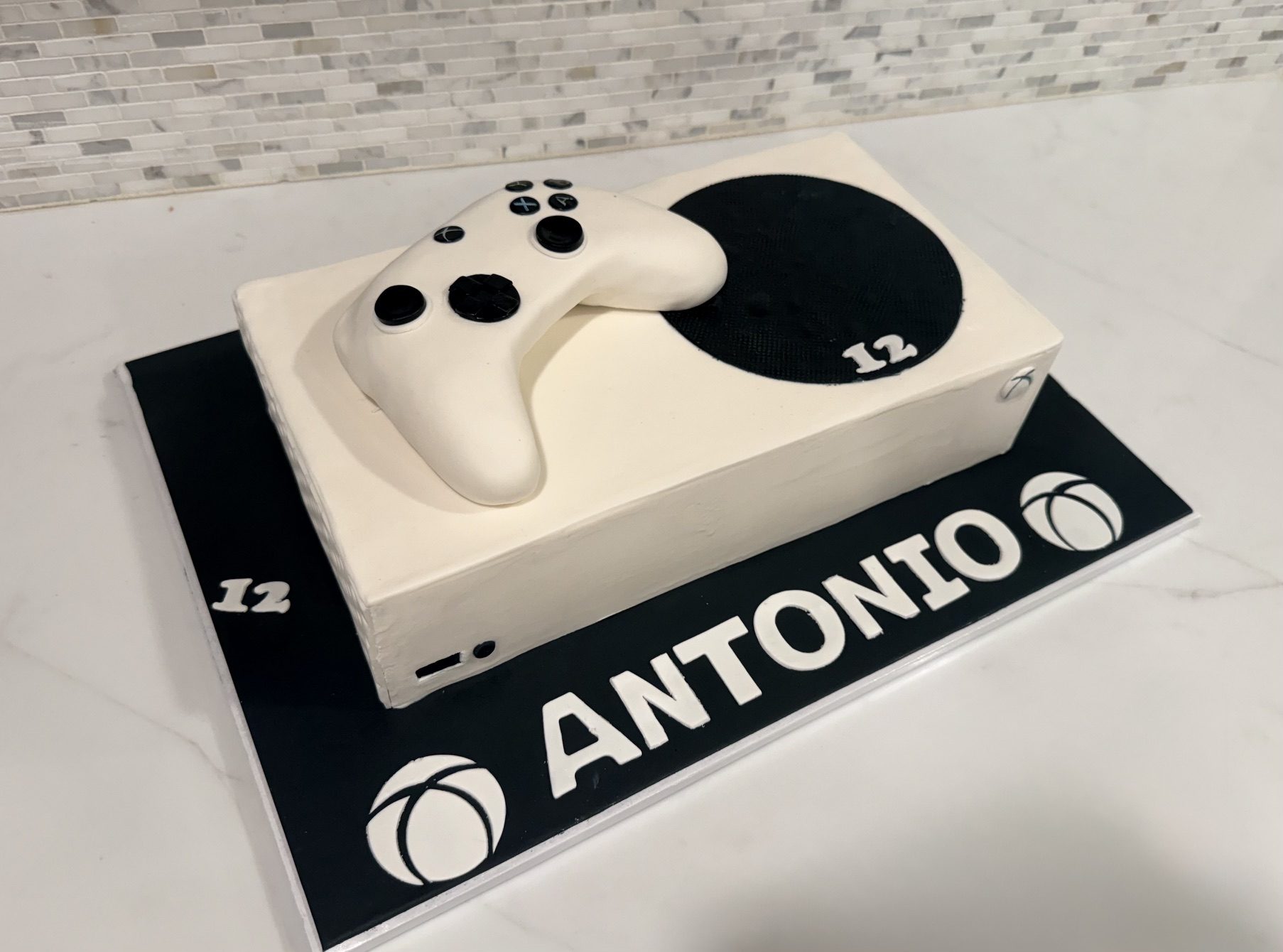 Xbox-themed birthday cake